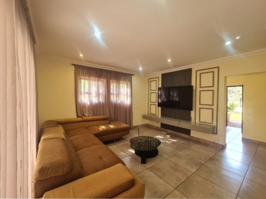 To Let 4 Bedroom Property for Rent in Melodie North West